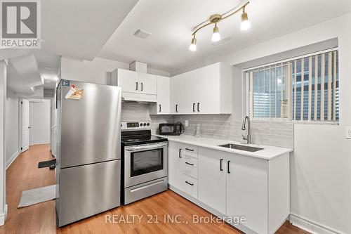 6 Ogston Crescent N, Whitby, ON - Indoor Photo Showing Kitchen