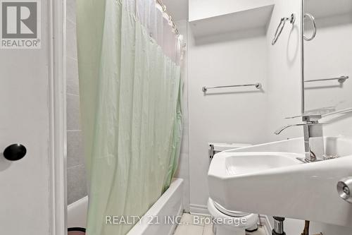 6 Ogston Crescent N, Whitby, ON - Indoor Photo Showing Bathroom