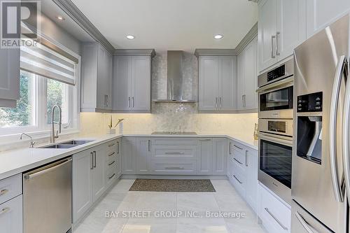 73 Elm Avenue, Richmond Hill (Langstaff), ON - Indoor Photo Showing Kitchen With Double Sink With Upgraded Kitchen