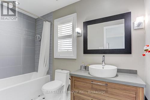 73 Elm Avenue, Richmond Hill (Langstaff), ON - Indoor Photo Showing Bathroom