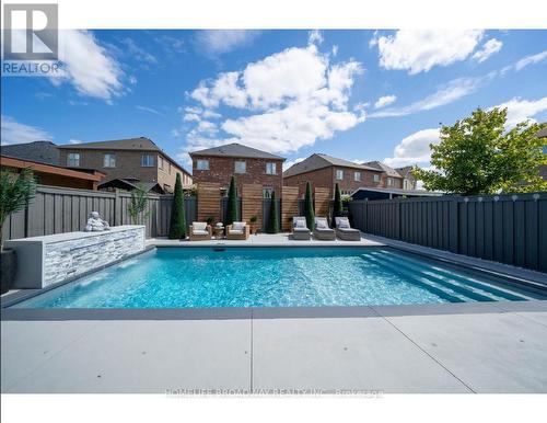 152 Mcdonnell Crescent, Bradford West Gwillimbury (Bradford), ON - Outdoor With In Ground Pool With Backyard