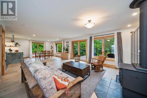 5174 Cherry Street, Whitchurch-Stouffville, ON - Indoor Photo Showing Living Room