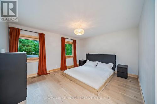 5174 Cherry Street, Whitchurch-Stouffville, ON - Indoor Photo Showing Bedroom