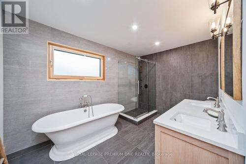 5174 Cherry Street, Whitchurch-Stouffville, ON - Indoor Photo Showing Bathroom