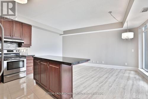 517 - 151 Upper Duke Crescent, Markham (Unionville), ON - Indoor Photo Showing Kitchen