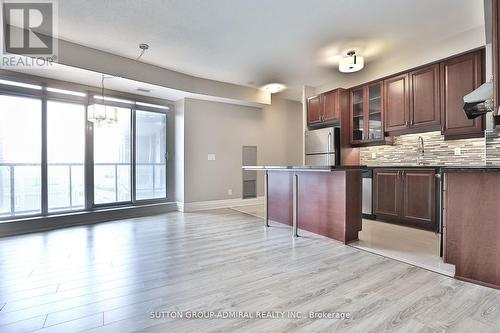 517 - 151 Upper Duke Crescent, Markham, ON - Indoor Photo Showing Kitchen With Upgraded Kitchen