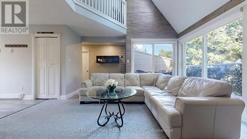 162 - 51 Trott Boulevard, Collingwood, ON - Indoor Photo Showing Living Room