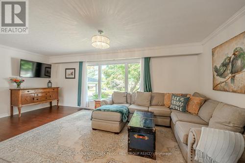 15 Pratt Road, Barrie (Wellington), ON - Indoor Photo Showing Living Room