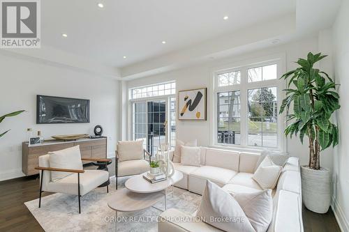 11 - 95 Brookfield Road, Oakville (Old Oakville), ON - Indoor Photo Showing Living Room