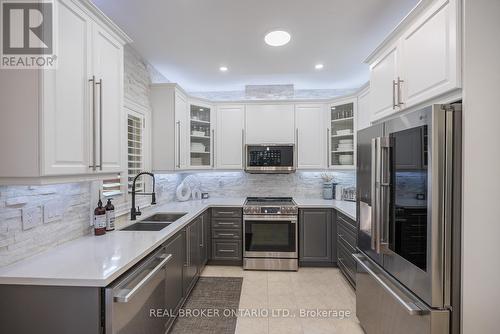 3246 Sharp Road, Burlington (Alton), ON - Indoor Photo Showing Kitchen With Double Sink With Upgraded Kitchen