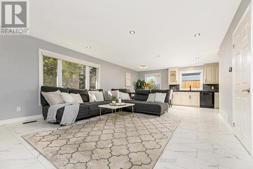 220 Elmore Drive, Halton Hills (Acton), ON - Indoor Photo Showing Living Room