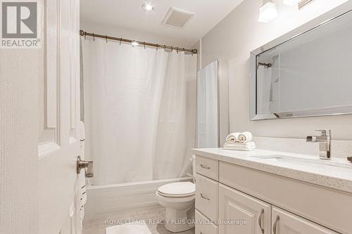 8 - 2062 Lakeshore Road W, Oakville (Bronte West), ON - Indoor Photo Showing Bathroom