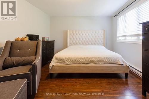 8 - 2062 Lakeshore Road W, Oakville (Bronte West), ON - Indoor Photo Showing Bedroom