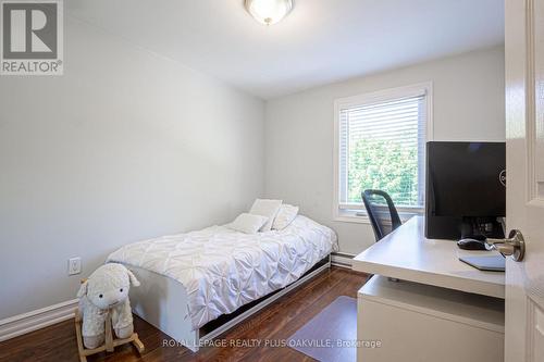 8 - 2062 Lakeshore Road W, Oakville (Bronte West), ON - Indoor Photo Showing Bedroom