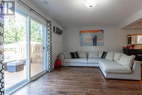 8 - 2062 Lakeshore Road W, Oakville, ON - Indoor Photo Showing Living Room