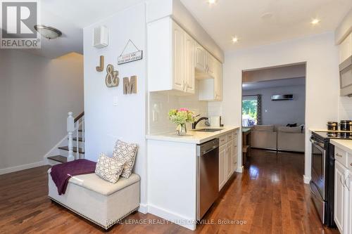 8 - 2062 Lakeshore Road W, Oakville, ON - Indoor Photo Showing Kitchen