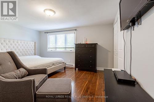 8 - 2062 Lakeshore Road W, Oakville, ON - Indoor Photo Showing Bedroom