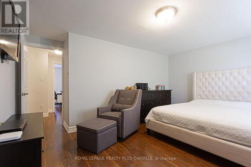 8 - 2062 Lakeshore Road W, Oakville, ON - Indoor Photo Showing Bedroom