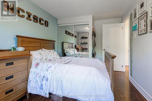 8 - 2062 Lakeshore Road W, Oakville, ON - Indoor Photo Showing Bedroom