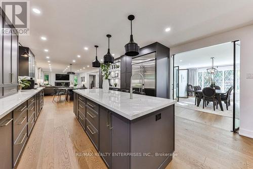 2131 Lynchmere Avenue, Mississauga, ON - Indoor Photo Showing Kitchen With Upgraded Kitchen