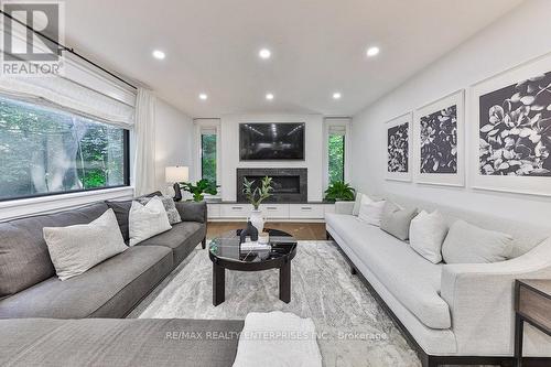 2131 Lynchmere Avenue, Mississauga, ON - Indoor Photo Showing Living Room With Fireplace