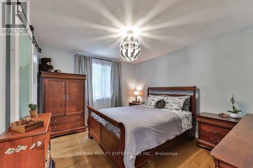 2131 Lynchmere Avenue, Mississauga, ON - Indoor Photo Showing Bedroom