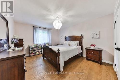 2131 Lynchmere Avenue, Mississauga, ON - Indoor Photo Showing Bedroom