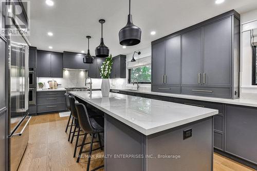 2131 Lynchmere Avenue, Mississauga (Cooksville), ON - Indoor Photo Showing Kitchen With Upgraded Kitchen