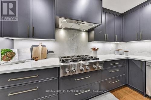 2131 Lynchmere Avenue, Mississauga (Cooksville), ON - Indoor Photo Showing Kitchen With Upgraded Kitchen