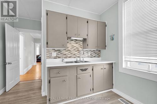 224 Waterloo Street, London, ON - Indoor Photo Showing Kitchen With Double Sink