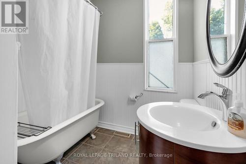 224 Waterloo Street, London, ON - Indoor Photo Showing Bathroom