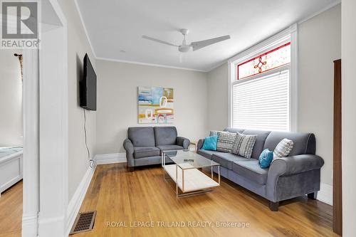 224 Waterloo Street, London, ON - Indoor Photo Showing Living Room