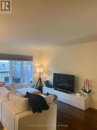 4 - 2145 North Routledge Park, London, ON - Indoor Photo Showing Living Room