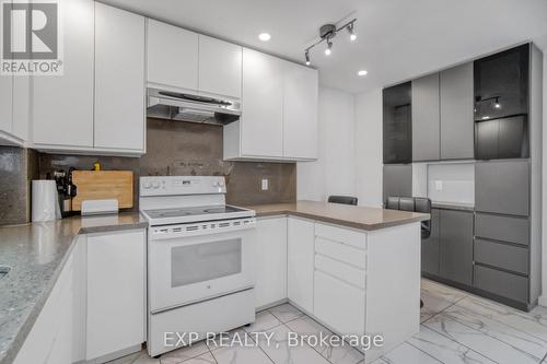 111 Morton Way, Brampton (Fletcher'S West), ON - Indoor Photo Showing Kitchen