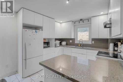 111 Morton Way, Brampton (Fletcher'S West), ON - Indoor Photo Showing Kitchen