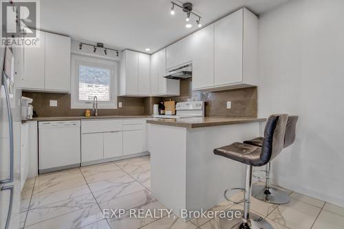 111 Morton Way, Brampton (Fletcher'S West), ON - Indoor Photo Showing Kitchen