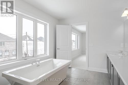 24 Mckay Avenue, Kawartha Lakes (Lindsay), ON - Indoor Photo Showing Bathroom