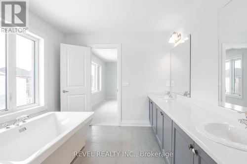 24 Mckay Avenue, Kawartha Lakes (Lindsay), ON - Indoor Photo Showing Bathroom