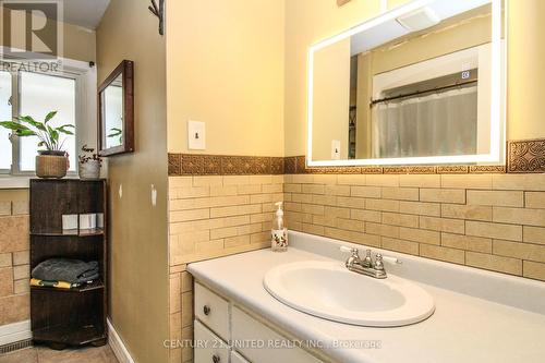 572 Saugeen Crescent, Peterborough (Ashburnham), ON - Indoor Photo Showing Bathroom