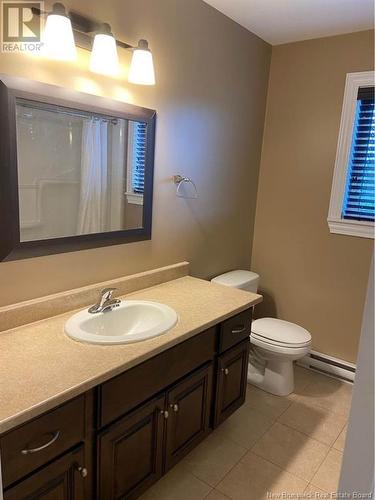 97 Stoneham, Moncton, NB - Indoor Photo Showing Bathroom