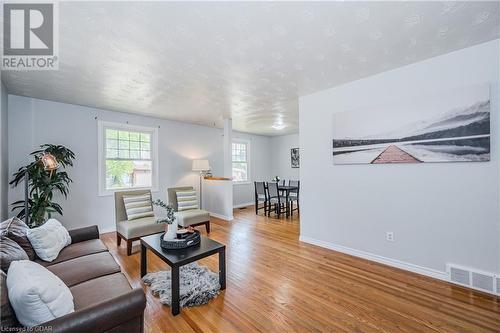 125 Brant Avenue, Guelph, ON - Indoor Photo Showing Living Room