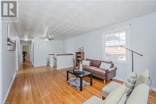 125 Brant Avenue, Guelph, ON - Indoor Photo Showing Living Room