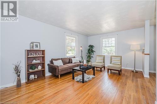 125 Brant Avenue, Guelph, ON - Indoor Photo Showing Living Room