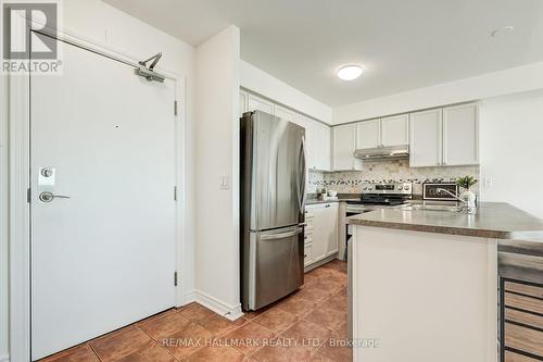 609 - 890 Sheppard Avenue W, Toronto (Bathurst Manor), ON - Indoor Photo Showing Kitchen With Stainless Steel Kitchen