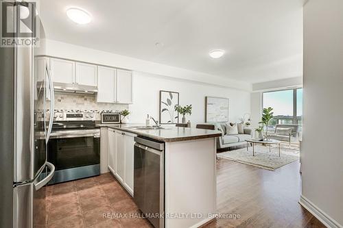 609 - 890 Sheppard Avenue W, Toronto (Bathurst Manor), ON - Indoor Photo Showing Kitchen With Stainless Steel Kitchen