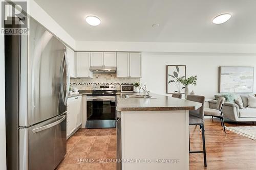 609 - 890 Sheppard Avenue W, Toronto (Bathurst Manor), ON - Indoor Photo Showing Kitchen With Stainless Steel Kitchen With Double Sink