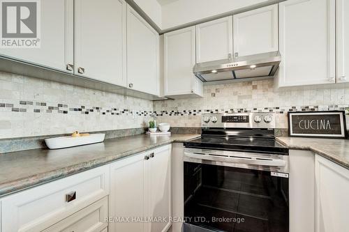 609 - 890 Sheppard Avenue W, Toronto (Bathurst Manor), ON - Indoor Photo Showing Kitchen