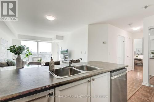 609 - 890 Sheppard Avenue W, Toronto (Bathurst Manor), ON - Indoor Photo Showing Kitchen With Double Sink