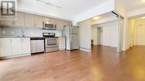 303 - 10 Willison Square, Toronto (Kensington-Chinatown), ON - Indoor Photo Showing Kitchen