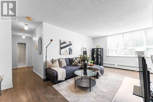 306 - 5 Parkway Forest Drive, Toronto (Henry Farm), ON - Indoor Photo Showing Living Room